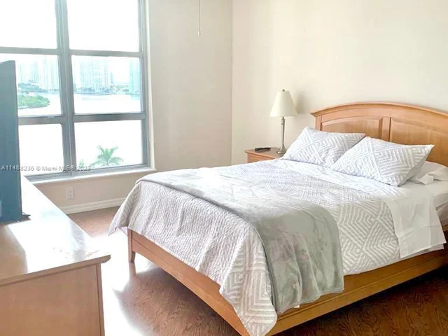 19101 Mystic Pointe Dr # 1104, Aventura FL 33180