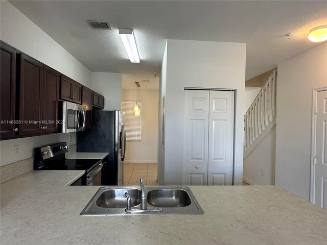 112 SE 28th Ter # 13, Homestead FL 33033