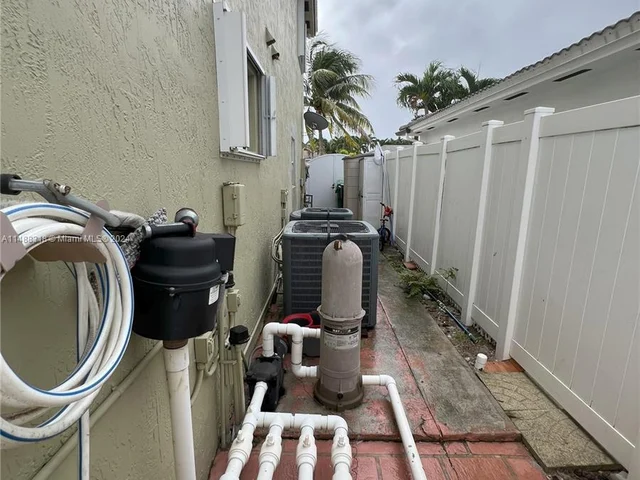 15973 SW 53rd Ter, Miami FL 33185