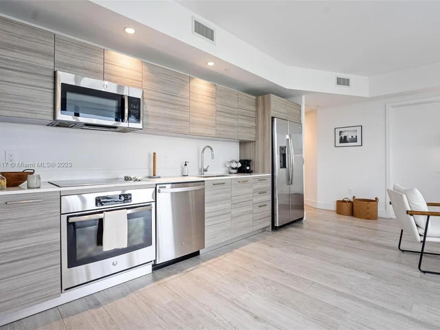 121 NE 34th St # 909, Miami FL 33137