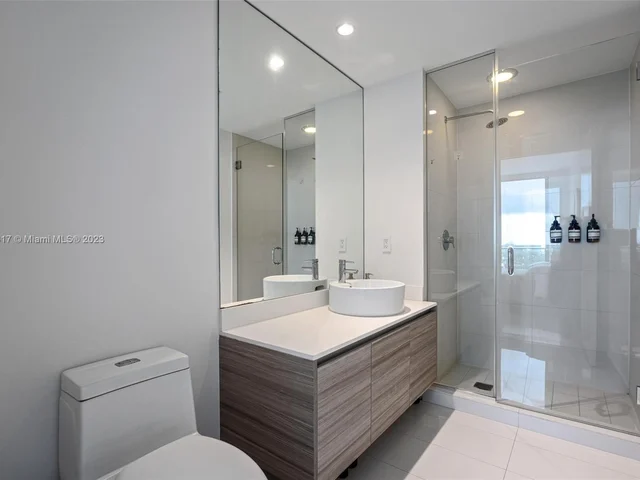 121 NE 34th St # 909, Miami FL 33137