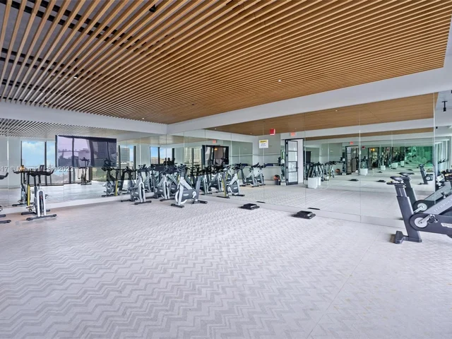 121 NE 34th St # 909, Miami FL 33137