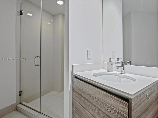 121 NE 34th St # 909, Miami FL 33137