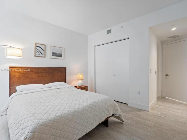 121 NE 34th St # 909, Miami FL 33137