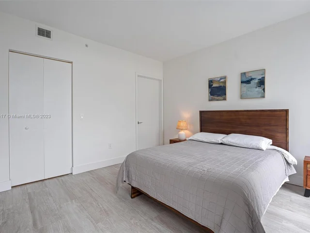 121 NE 34th St # 909, Miami FL 33137