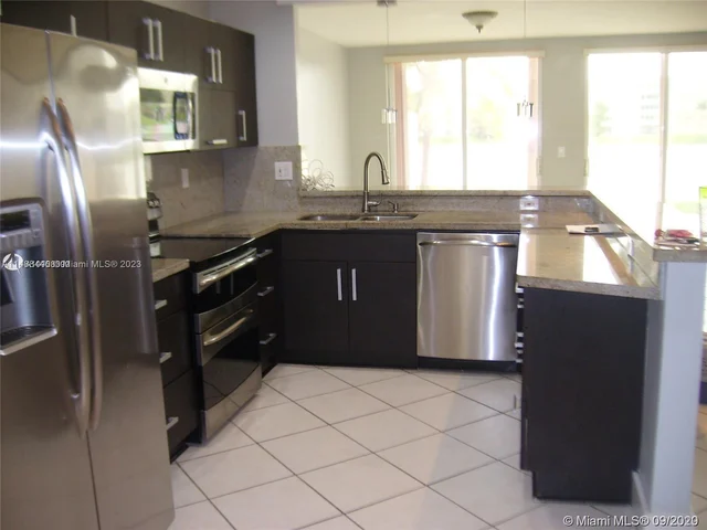 6275 NW 109th Ave, Doral FL 33178