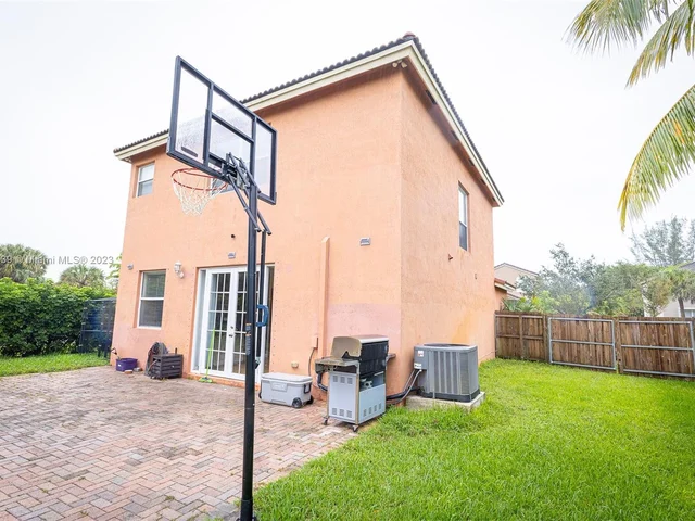 1100 SE 16th Ave, Homestead FL 33035