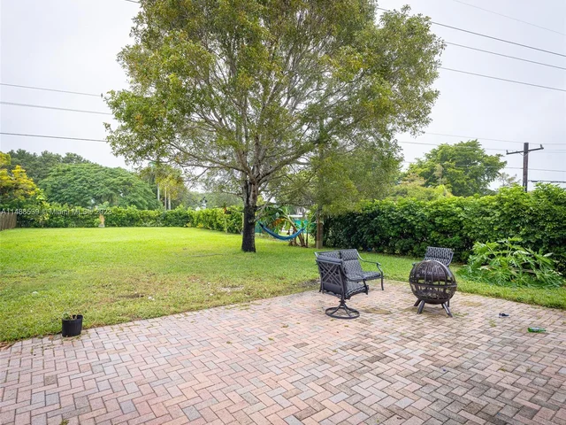 1100 SE 16th Ave, Homestead FL 33035