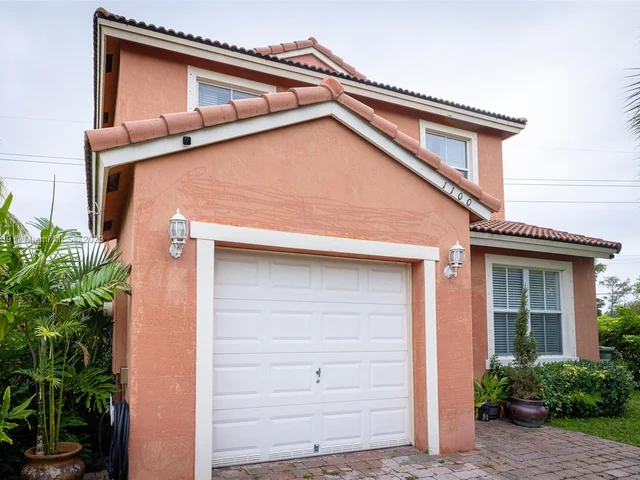 1100 SE 16th Ave, Homestead FL 33035