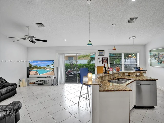 1930 NW 182nd Ter, Pembroke Pines FL 33029