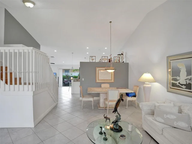 1930 NW 182nd Ter, Pembroke Pines FL 33029