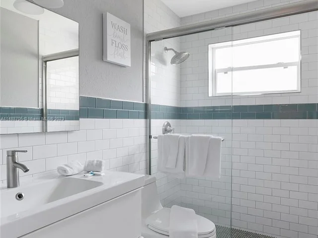 1422 Coolidge St, Hollywood FL 33020