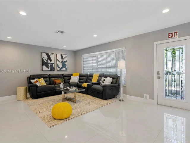 1422 Coolidge St, Hollywood FL 33020