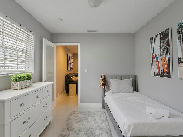 1422 Coolidge St, Hollywood FL 33020