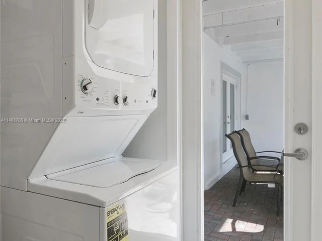 1422 Coolidge St, Hollywood FL 33020