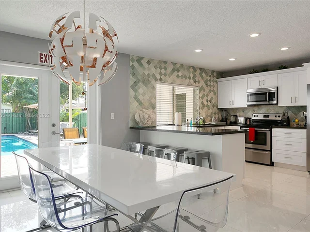 1422 Coolidge St, Hollywood FL 33020