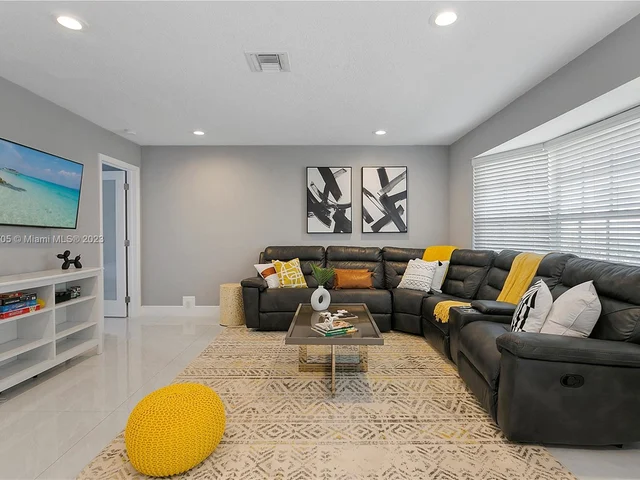 1422 Coolidge St, Hollywood FL 33020