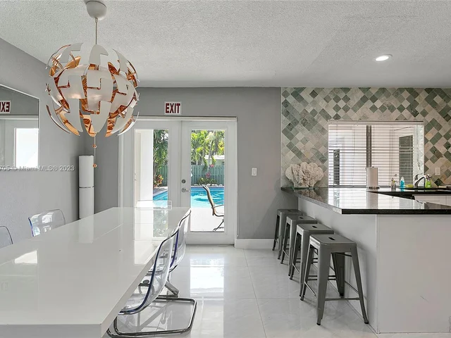 1422 Coolidge St, Hollywood FL 33020