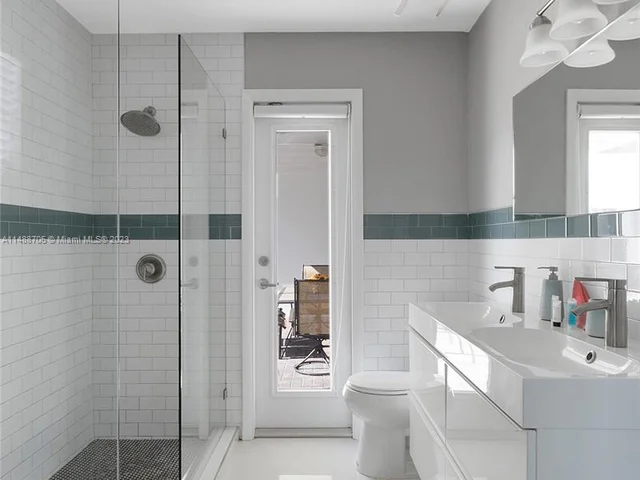 1422 Coolidge St, Hollywood FL 33020