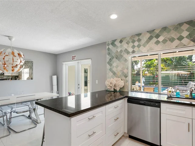 1422 Coolidge St, Hollywood FL 33020