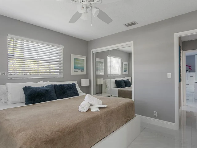 1422 Coolidge St, Hollywood FL 33020