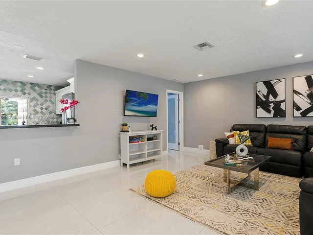 1422 Coolidge St, Hollywood FL 33020