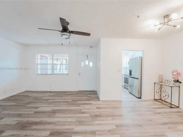 2041 NW 81st Ave # 427, Pembroke Pines FL 33024