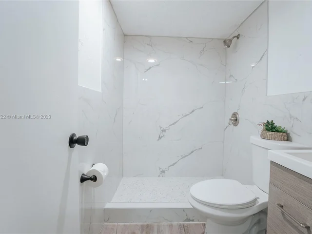 2041 NW 81st Ave # 427, Pembroke Pines FL 33024