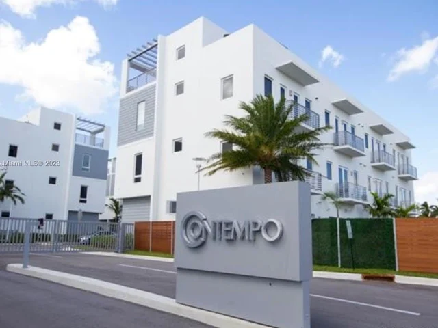 9153 NW 33rd St, Doral FL 33172