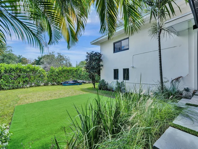 18560 NE 20th Ct, North Miami Beach FL 33179