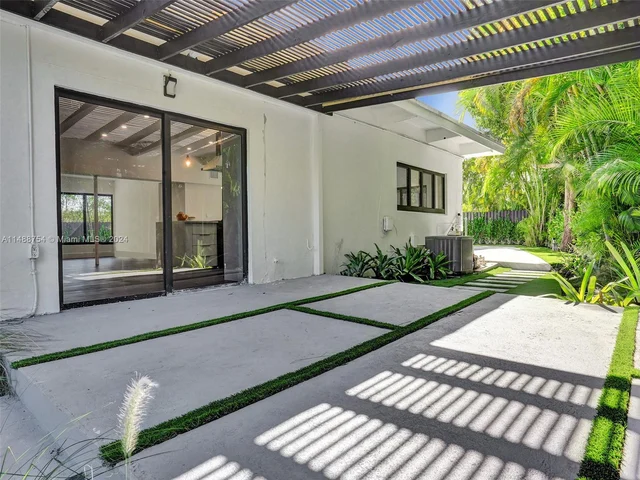 18560 NE 20th Ct, North Miami Beach FL 33179