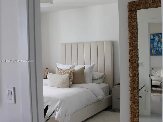 1060 Brickell Ave # 2505, Miami FL 33131