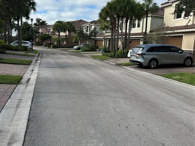 115 W Riverwalk Cir W # 115, Plantation FL 33325