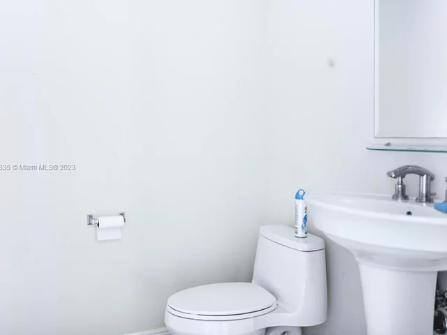 1945 S Ocean Dr # 610, Hallandale Beach FL 33009