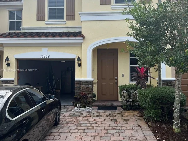 12424 Emerald Creek Ct, Plantation FL 33325