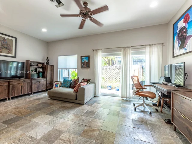 387 Franklin St, Hollywood FL 33019