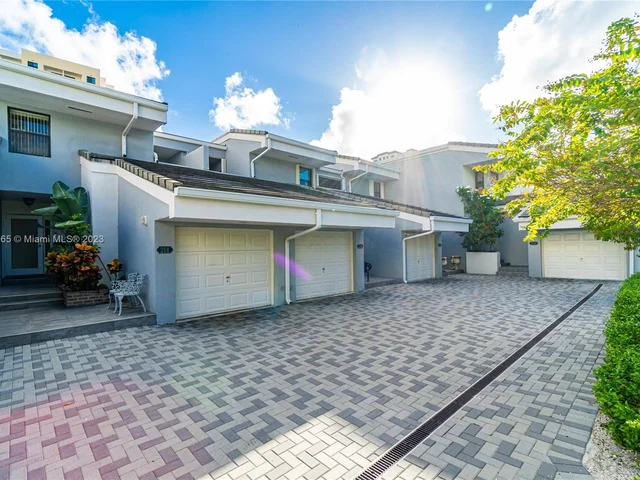 214 Poinciana Dr # 204, Sunny Isles Beach FL 33160