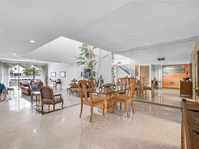 214 Poinciana Dr # 204, Sunny Isles Beach FL 33160