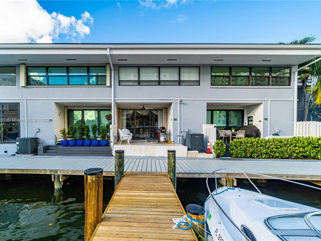 214 Poinciana Dr # 204, Sunny Isles Beach FL 33160