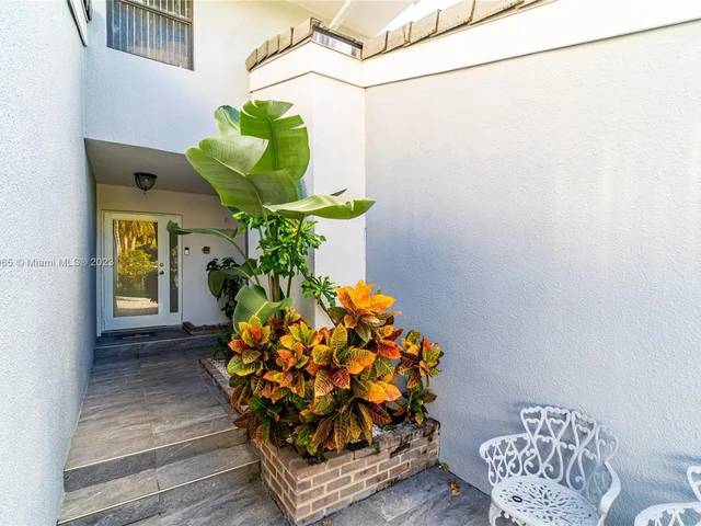 214 Poinciana Dr # 204, Sunny Isles Beach FL 33160