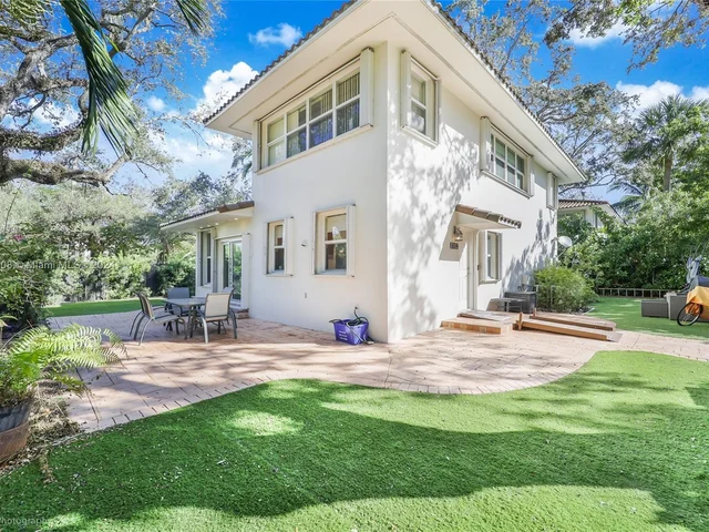 3698 Franklin Ave, Miami FL 33133