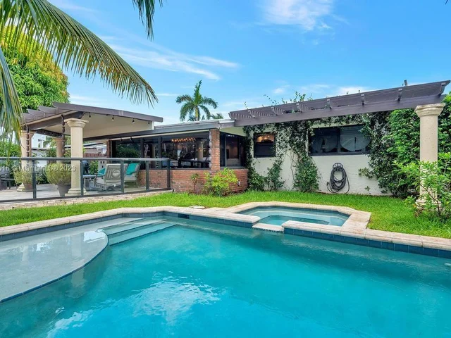 2720 SE 14th St, Pompano Beach FL 33062