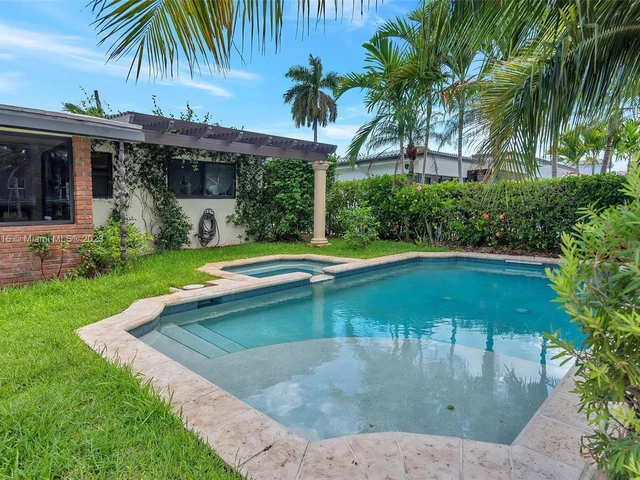 2720 SE 14th St, Pompano Beach FL 33062