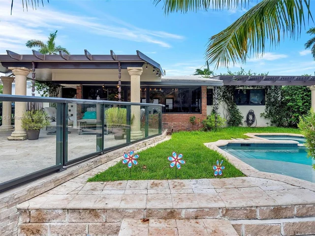 2720 SE 14th St, Pompano Beach FL 33062