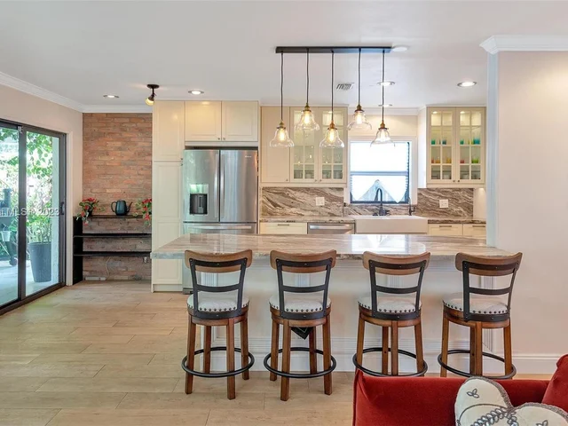 2720 SE 14th St, Pompano Beach FL 33062