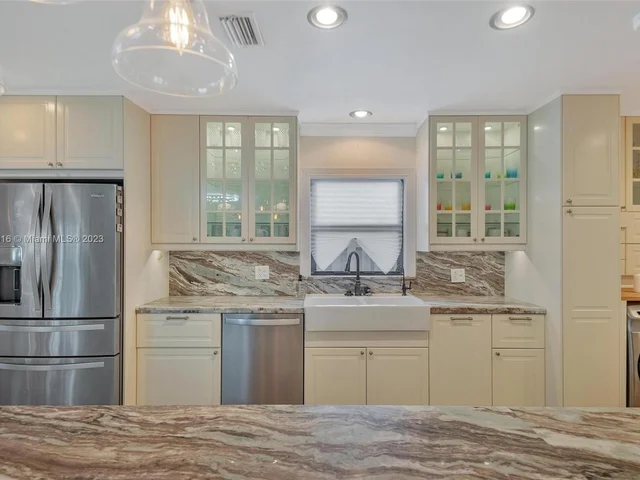 2720 SE 14th St, Pompano Beach FL 33062