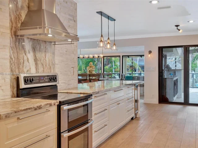 2720 SE 14th St, Pompano Beach FL 33062