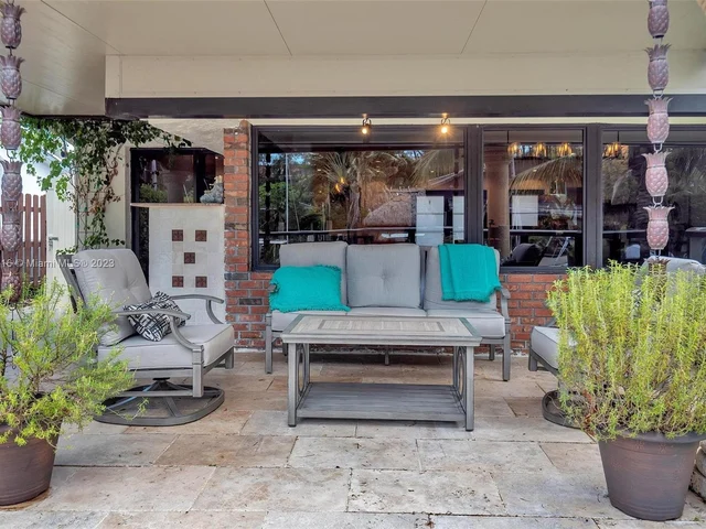 2720 SE 14th St, Pompano Beach FL 33062