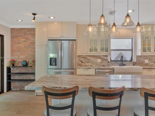 2720 SE 14th St, Pompano Beach FL 33062