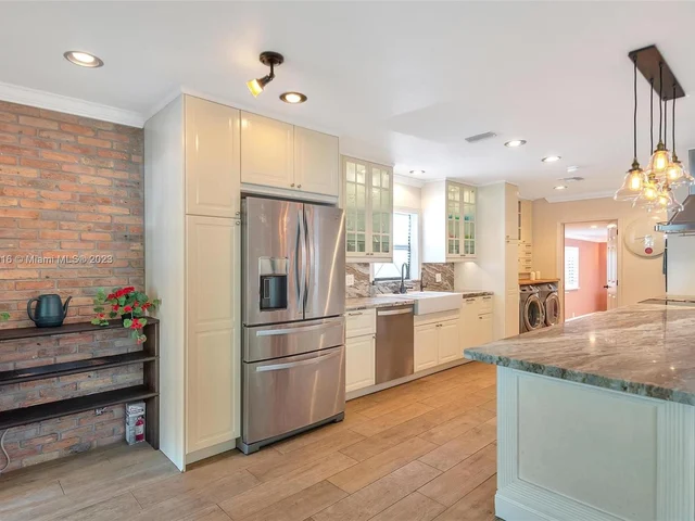 2720 SE 14th St, Pompano Beach FL 33062